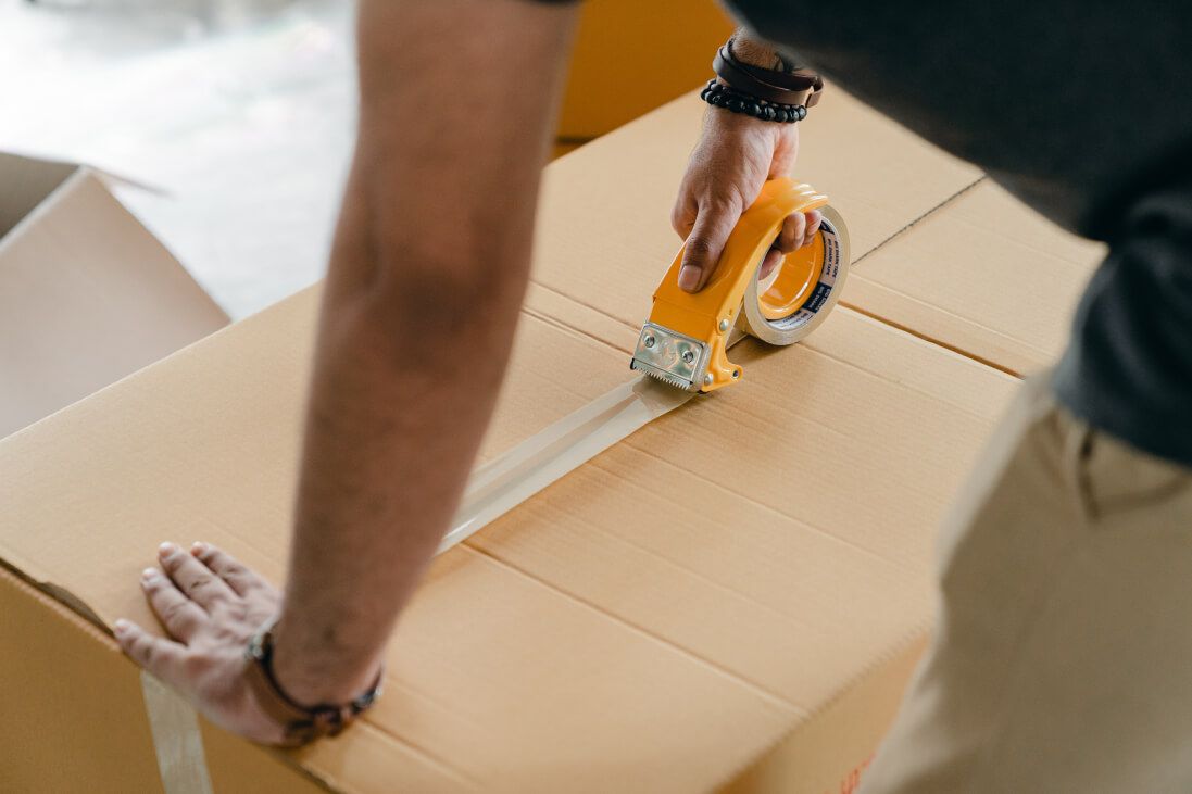 man-packing-box-with-tape.jpg